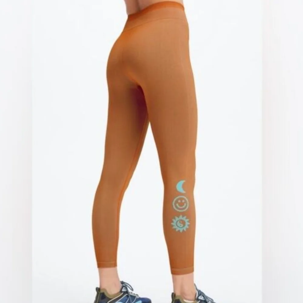 NWT Fabletics Ultra High Waisted Seamless Expression 7/8 Leggings Pants‎ M